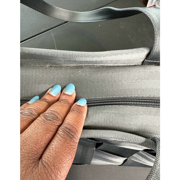 Harveys Seatbelt Bag Gray Zipper Closure Double Strap Boxy Tote Shoulder Bag - Picture 3 of 9